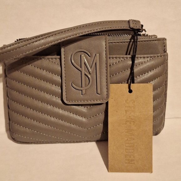 Steve Madden Wristlet NWT Gray Quilt Herringbone Magnetic Snap Latch - Picture 1 of 7